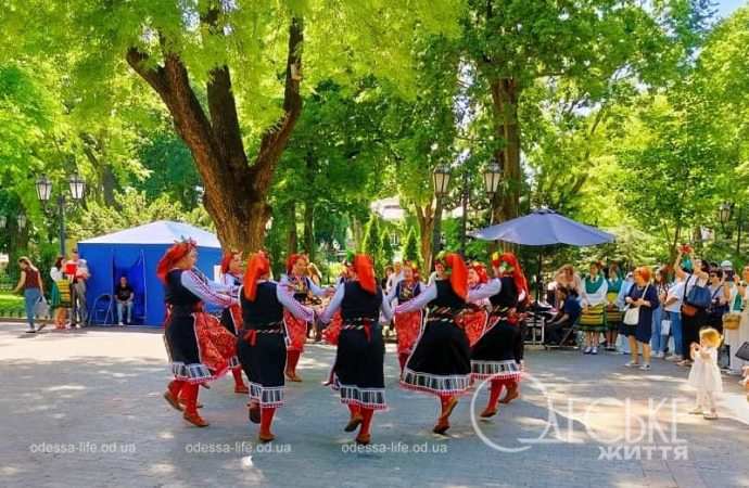 Фестиваль болгарской культуры в одесском Горсаду, хоровод