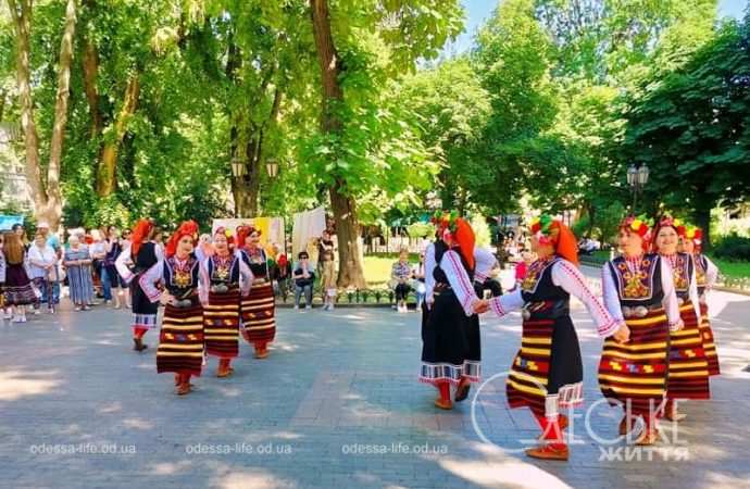 Фестиваль болгарской культуры в одесском Горсаду, народные танцы