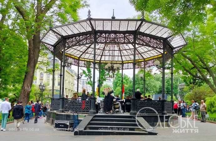 Май в Одессе, Горсад, Ротонда