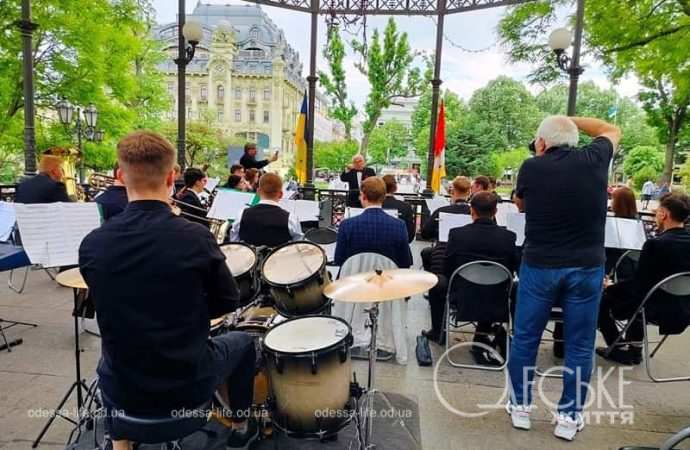 Май в Одессе, оркестр в Горсаду