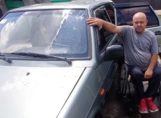 «Можу возити людей по всій Україні!»: про жителя Любашівки, який таксує із переламаним хребтом