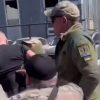 В одесской маршрутке люди в форме «повязали» мужчину и распылили перцовый газ (видео)