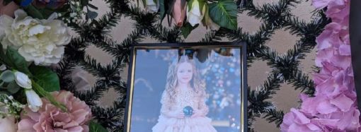 В Одессе простились с 4-летней Златой – жертвой ракетного террора россиян