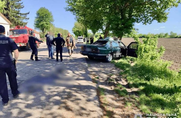 Смертельна ДТП на Одещині: “Ford” влетів у дерево, постраждала 5-річна дитина