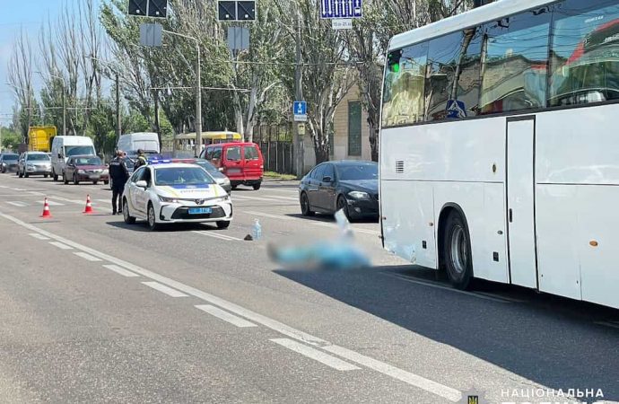 Смертельное ДТП в Одессе: на пешехода наехал автобус