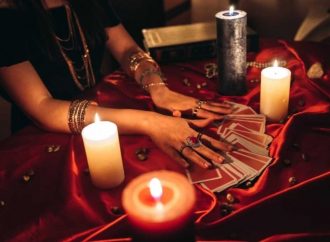 Війна і магія: чому в Україні зріс попит на астрологів, тарологів та екстрасенсів