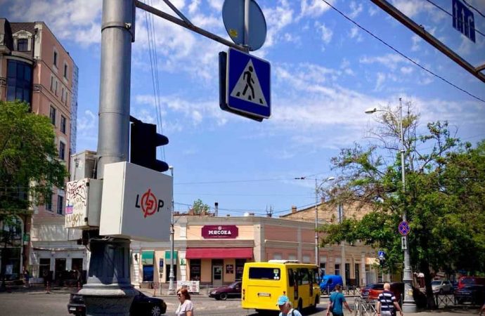 Еще полсотни светофоров в Одессе смогут работать при отключении света