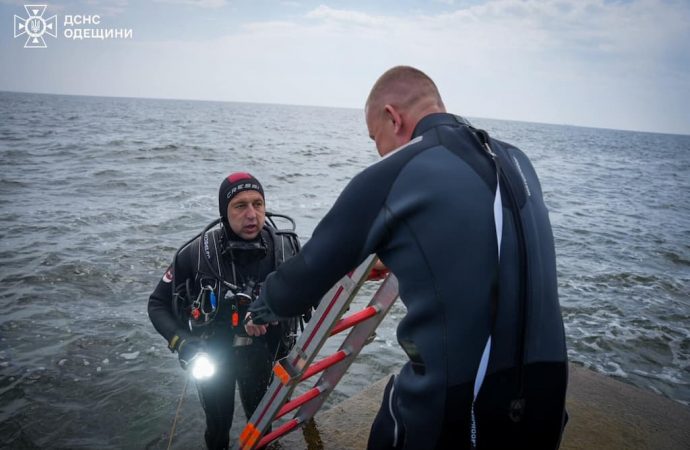 В Аркадии продолжаются поиски полицейской из Ровно, которую смыло в море