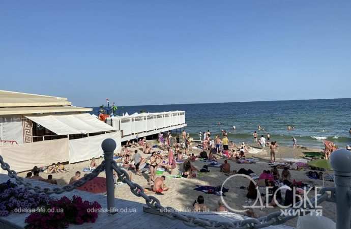 На пляже в Аркадии, вид на пляж