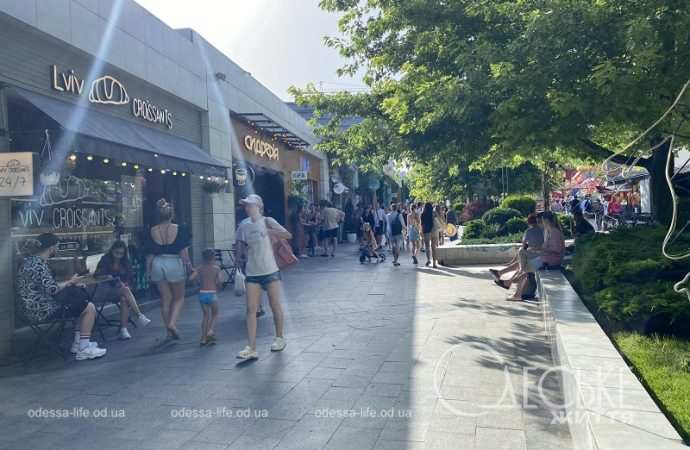 На пляже в Аркадии, аллея