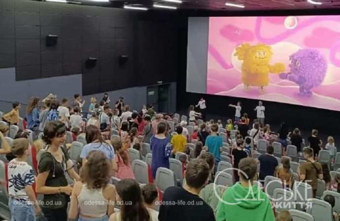 С танцами и отключениями света: в Одессе открылся «Чилдрен Кинофест» (видео)