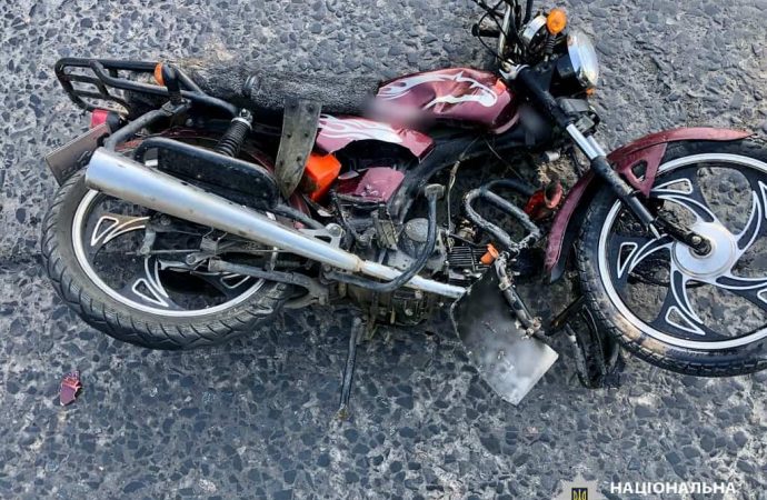В Одесской области невнимательный мотоциклист врезался в легковушку и впал в кому