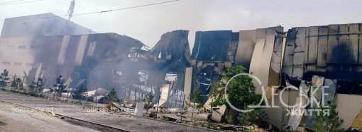 Раны Одессы: уничтоженный продуктовый склад, изуродованные жилые дома