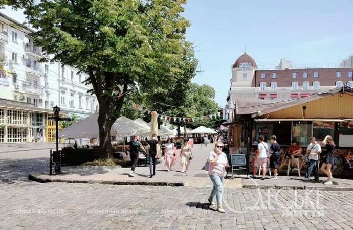 Июнь в центре Одессы, ярмарка
