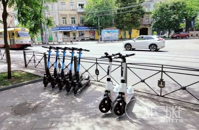 Июнь в центре Одессы, самокаты