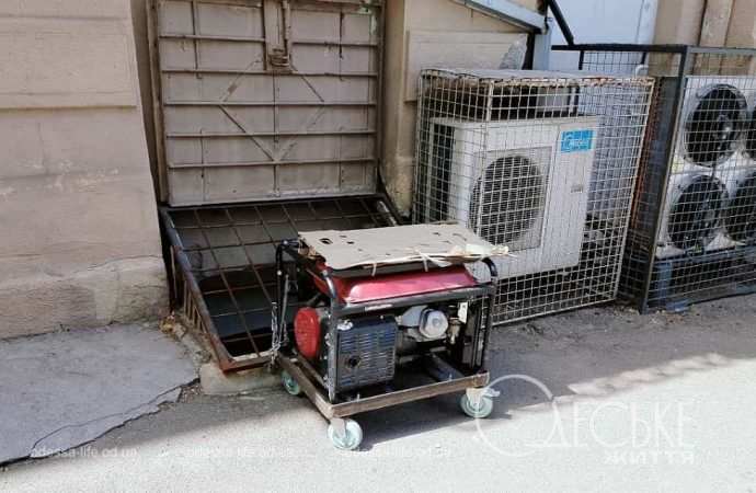 Июнь в центре Одессы, генератор