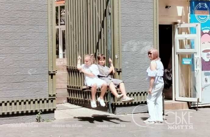 Июнь в центре Одессы, дети