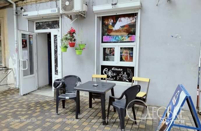 Июнь в Одессе, кафе