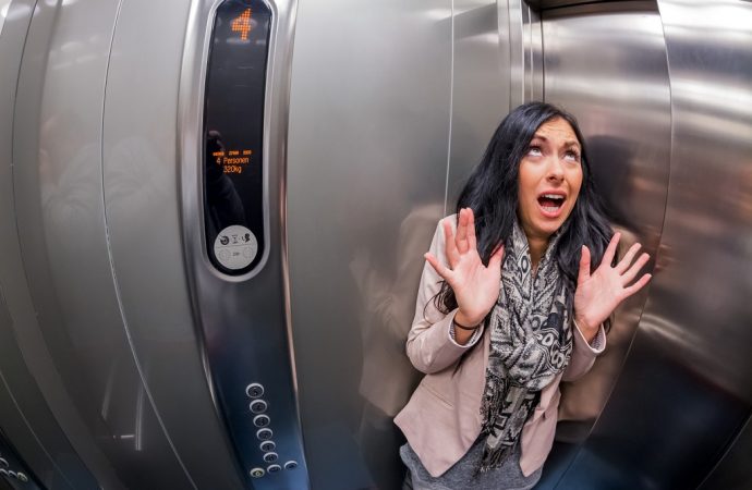 Отставить панику: что делать если вы застряли в лифте