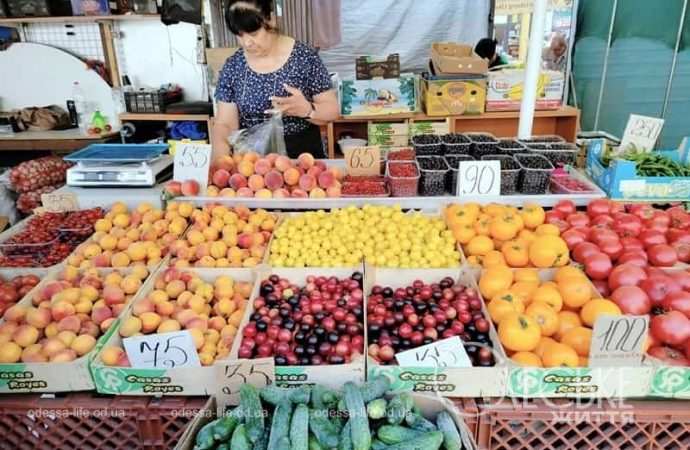 На Привозе: фрукты