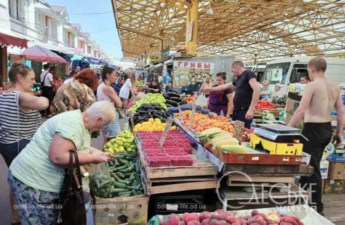 Покупатели на Привозе