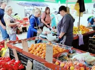 Цены на Привозе в начале лета: и откуда эти абрикосы?