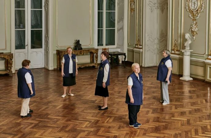 Работниц одесского музея одели в дизайнерскую униформу известного бренда
