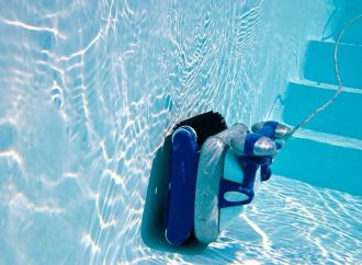 Как робот-пылесос для бассейна может сэкономить ваше время и деньги