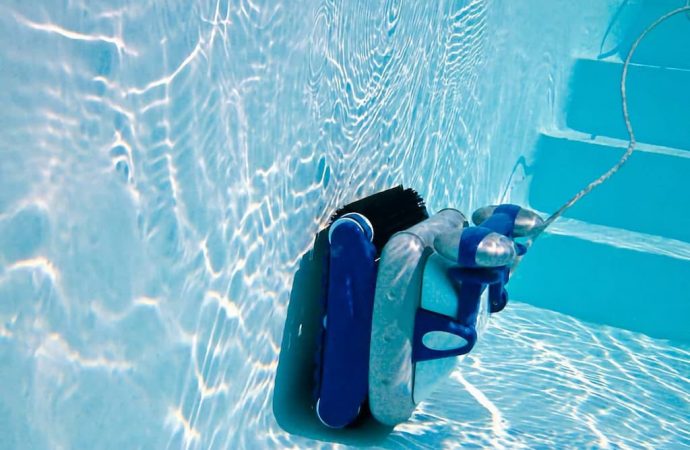 Как робот-пылесос для бассейна может сэкономить ваше время и деньги