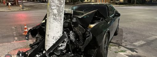 У центрі Одеси сталася ДТП через непрацюючий світлофор: автомобіль розбитий вщент, четверо людей у лікарні