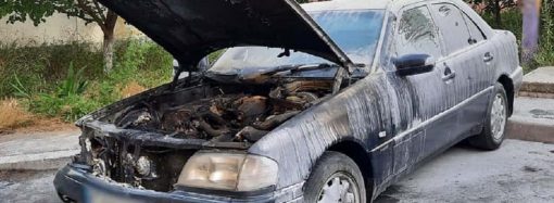 В Одессе пытались сжечь машину военнослужащей – кто оказался поджигателем