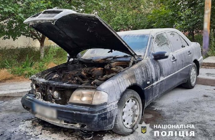 В Одессе пытались сжечь машину военнослужащей – кто оказался поджигателем