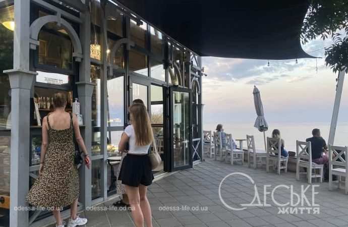 Буфет на Малом Фонтане, посетители