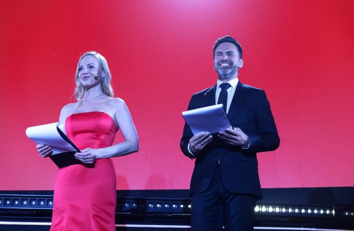 Ведучі Дарʼя Трегубова та Тимур Мірошниченко