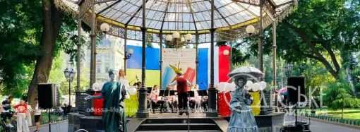Дюк, Эйфелева башня и большой концерт: французский колорит в одесском Городском саду