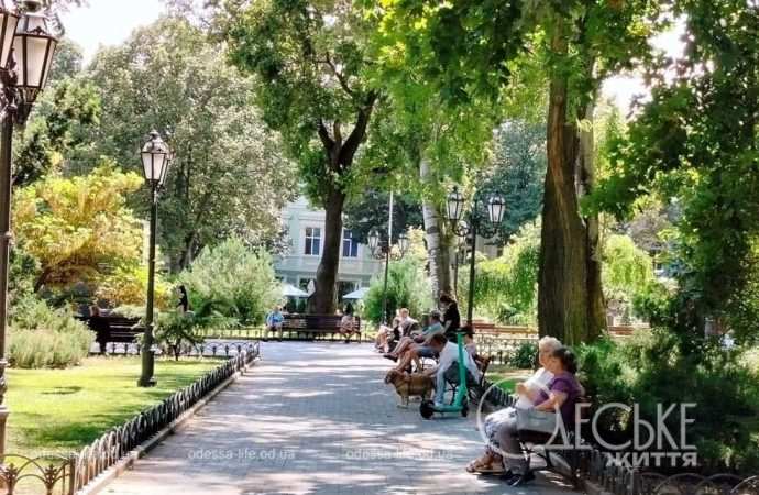 «Дышим? Уже счастье!»: последний день июля в Одессе (фоторепортаж)