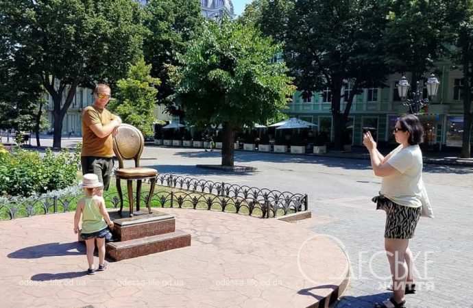 Жара в Одессе, стул