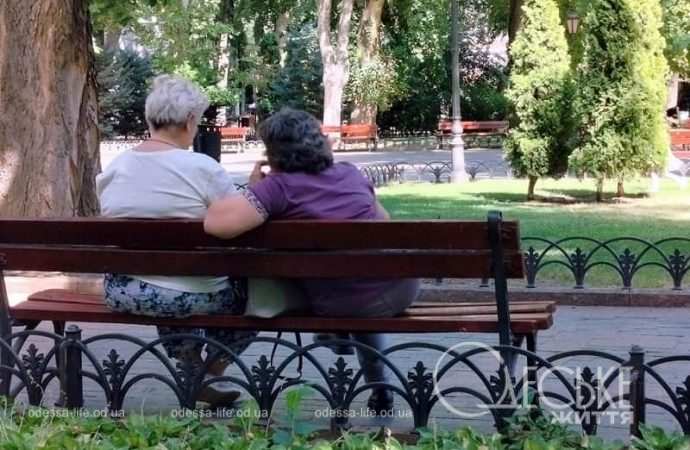 Одесситки на лавочке