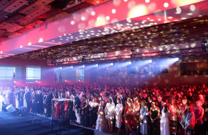 Хвилина мовчання під час відкриття Одеського кінофестивалю 2024