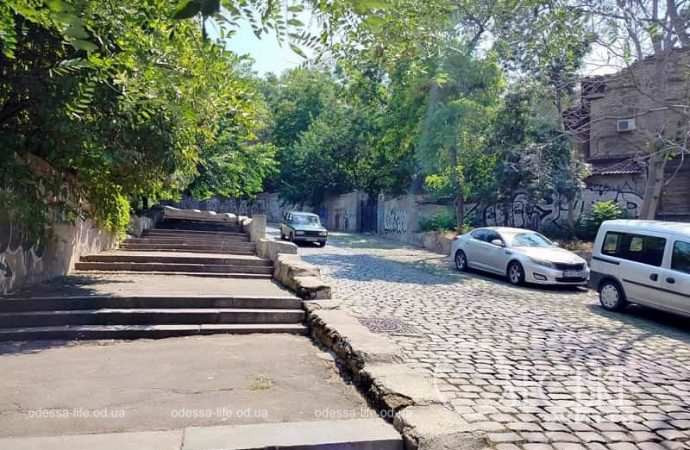 Одесский Карантинный спуск, авто