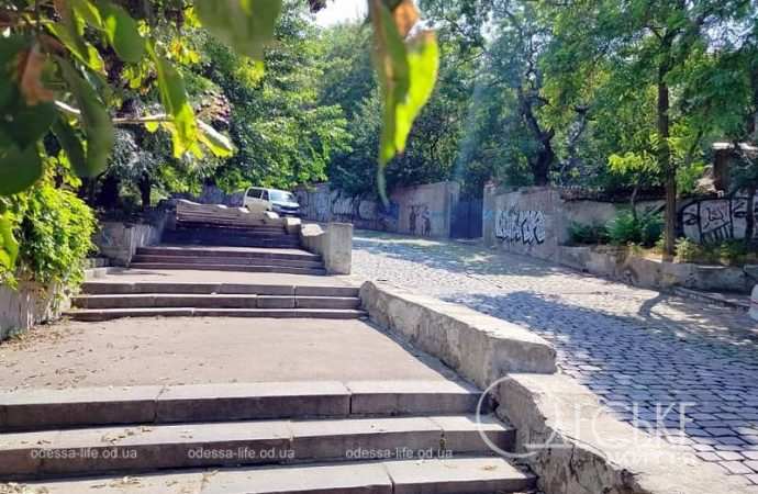 Одесский Карантинный спуск, ступеньки