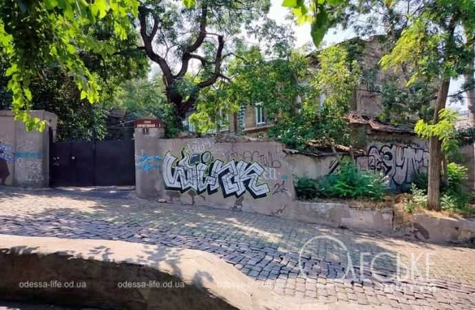 Одесский Карантинный спуск, стрит-арт