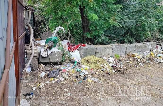 Масонский дом в Одессе, свалка