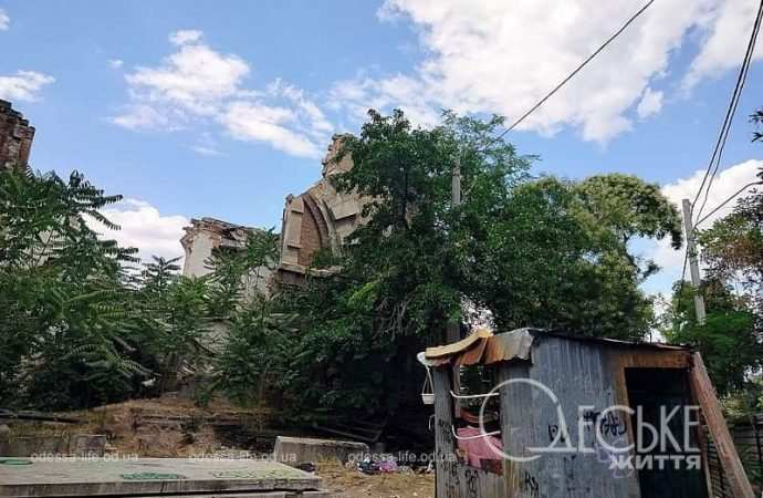 Масонский дом в Одессе, территория