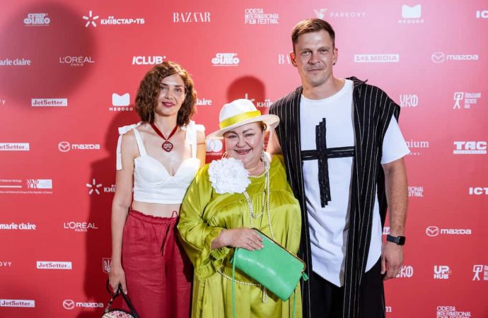 режисерка Олеся Моргунець-Ісаєнко, актор Андрій Ісаєнко, акторка Ніна Набока на Одеському кінофестивалі 2024