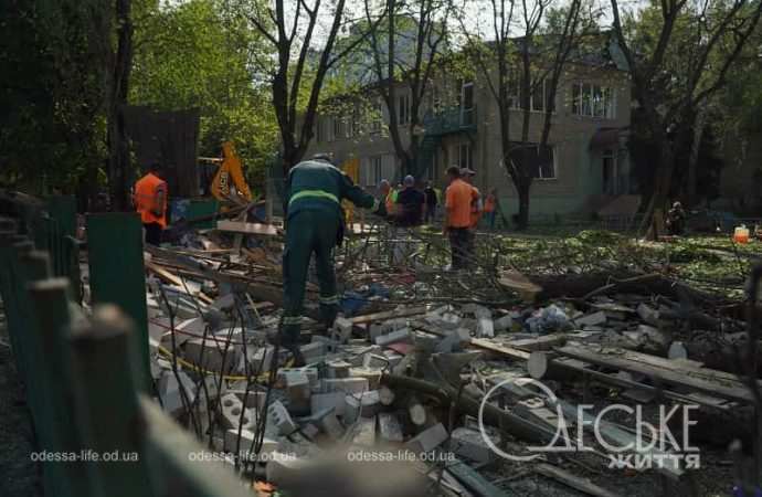 Обстрел Николаева 19 июля 2024, работают службы