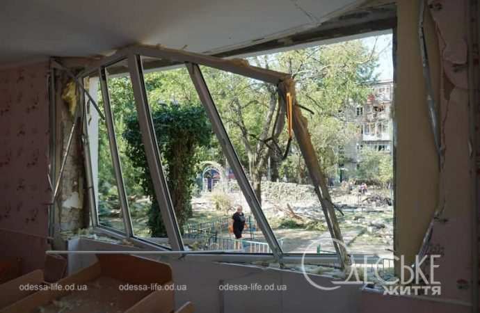 Обстрел Николаева 19 июля 2024, выбитое окно