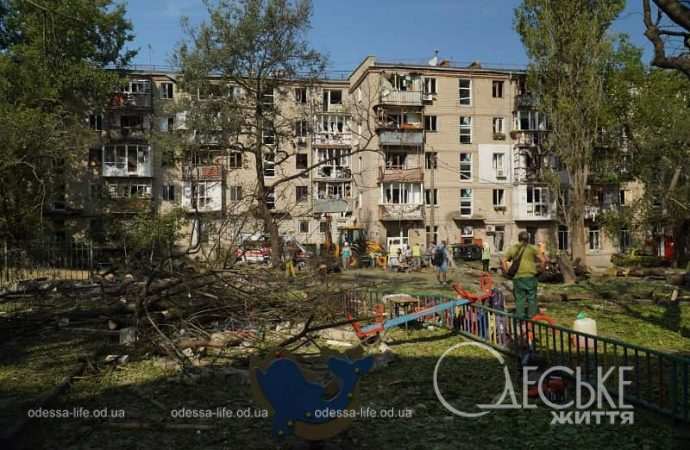 Обстрел Николаева 19 июля 2024, детская площадка