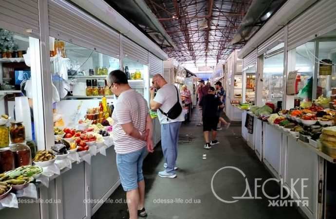 На Новом базаре в июле, крытый рынок