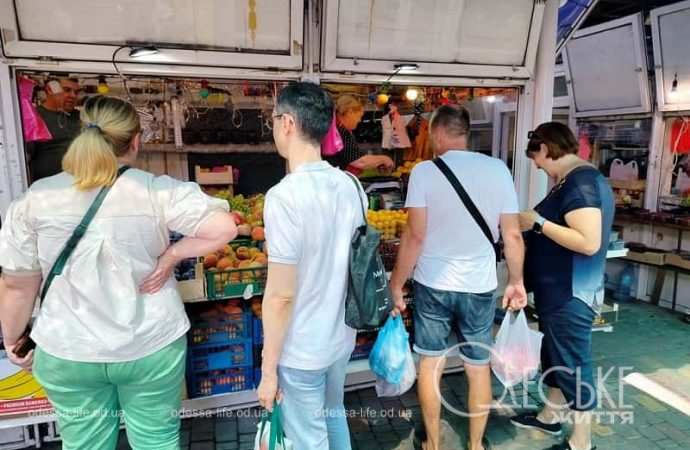 Покупатели на Новом рынке